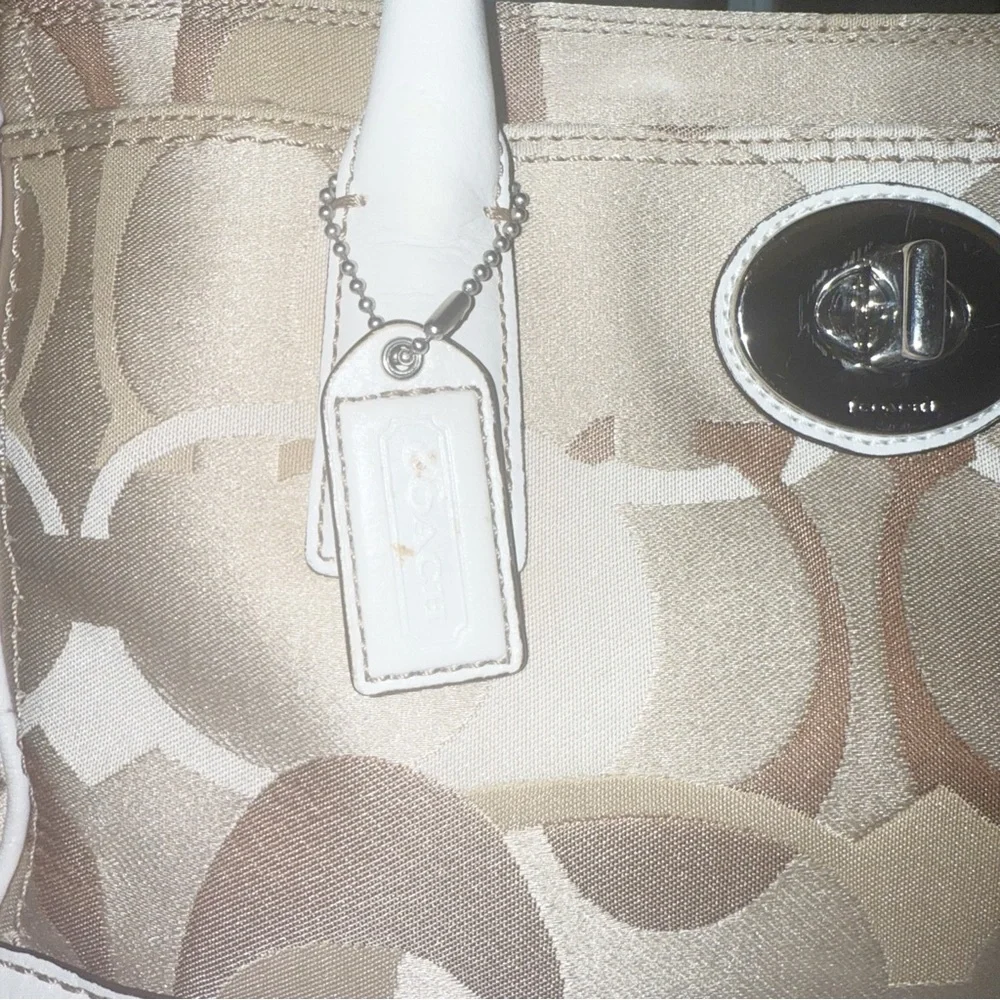 Coach Signature Hamptons Optic Madeleine Satchel Handbag‎ Purse